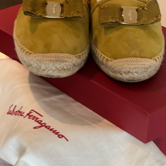 Salvatore Ferragamo yellow espadrilles. - Picture 3 of 7